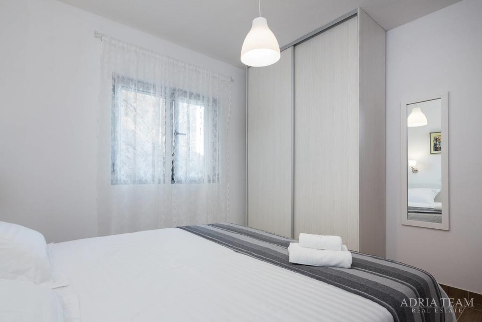 APARTMANSKA KUĆA, TROGIR