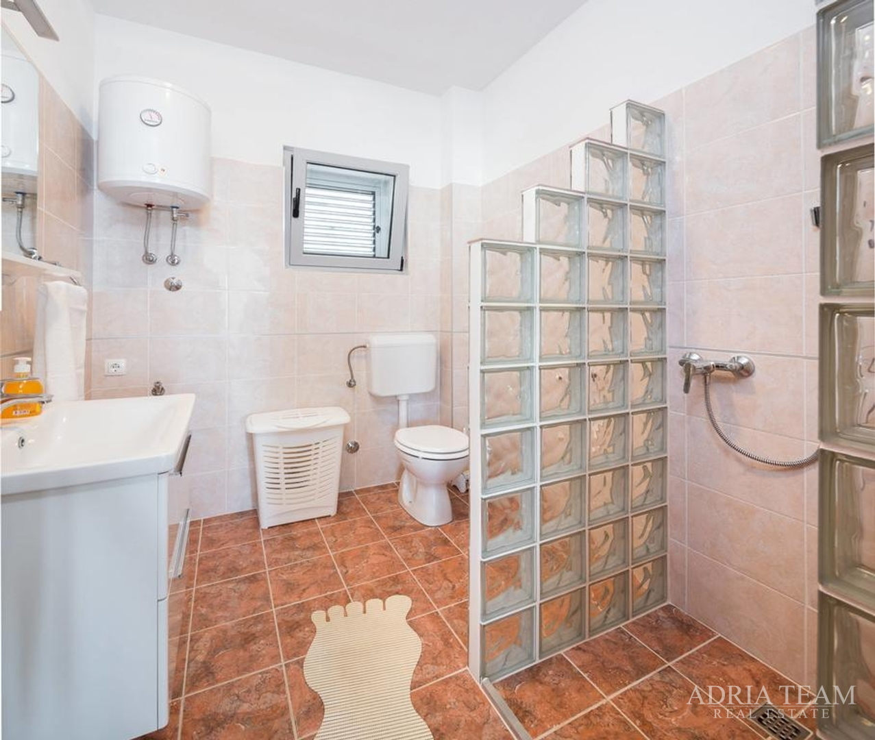 APARTMANSKA KUĆA, TROGIR