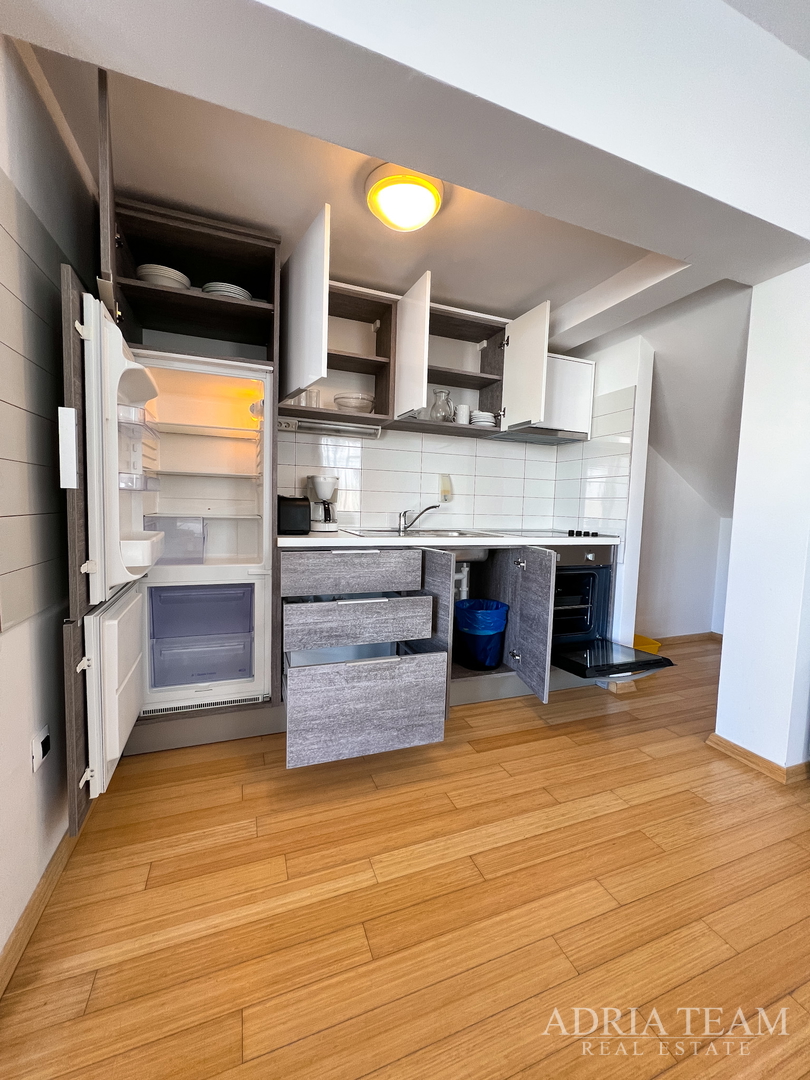 APARTMAN S DVIJE TERASE, DRUGI RED DO MORA - PETRČANE