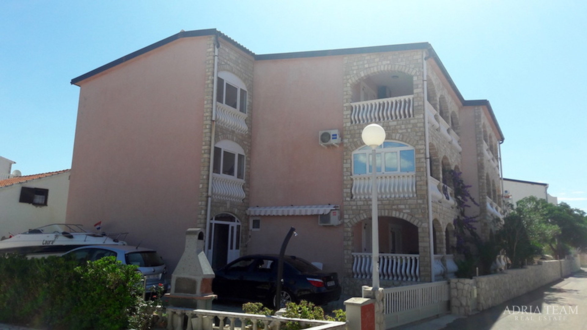 APARTMENT HOUSE - VIR