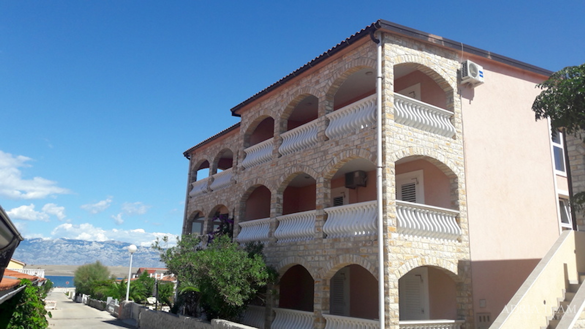 APARTMENT HOUSE - VIR