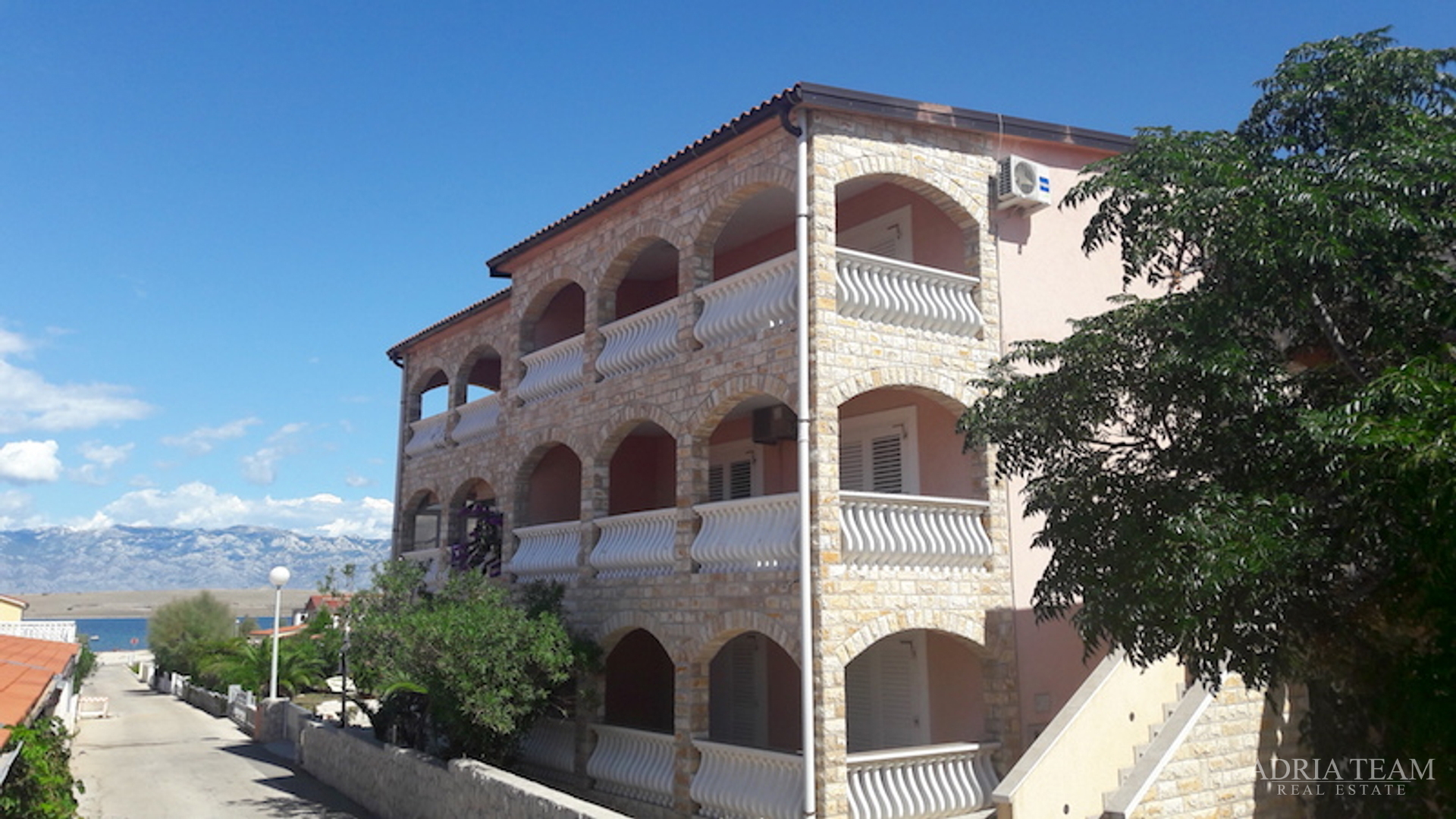 APARTMENT HOUSE - VIR