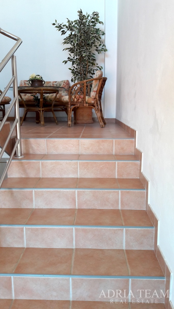 APARTMENT HOUSE - VIR