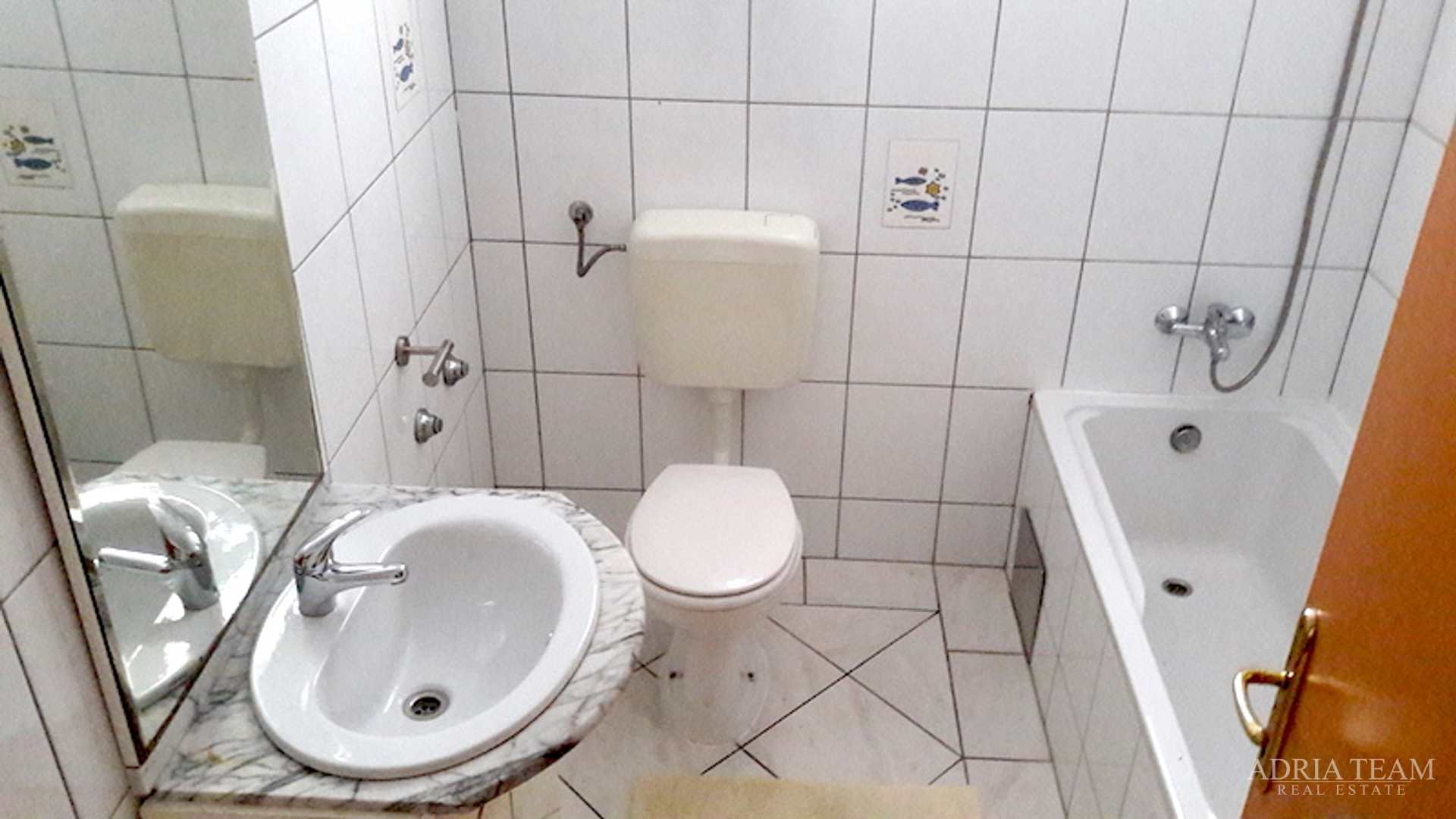 APARTMENT HOUSE - VIR