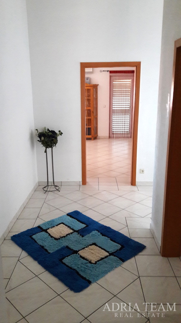 APARTMENT HOUSE - VIR