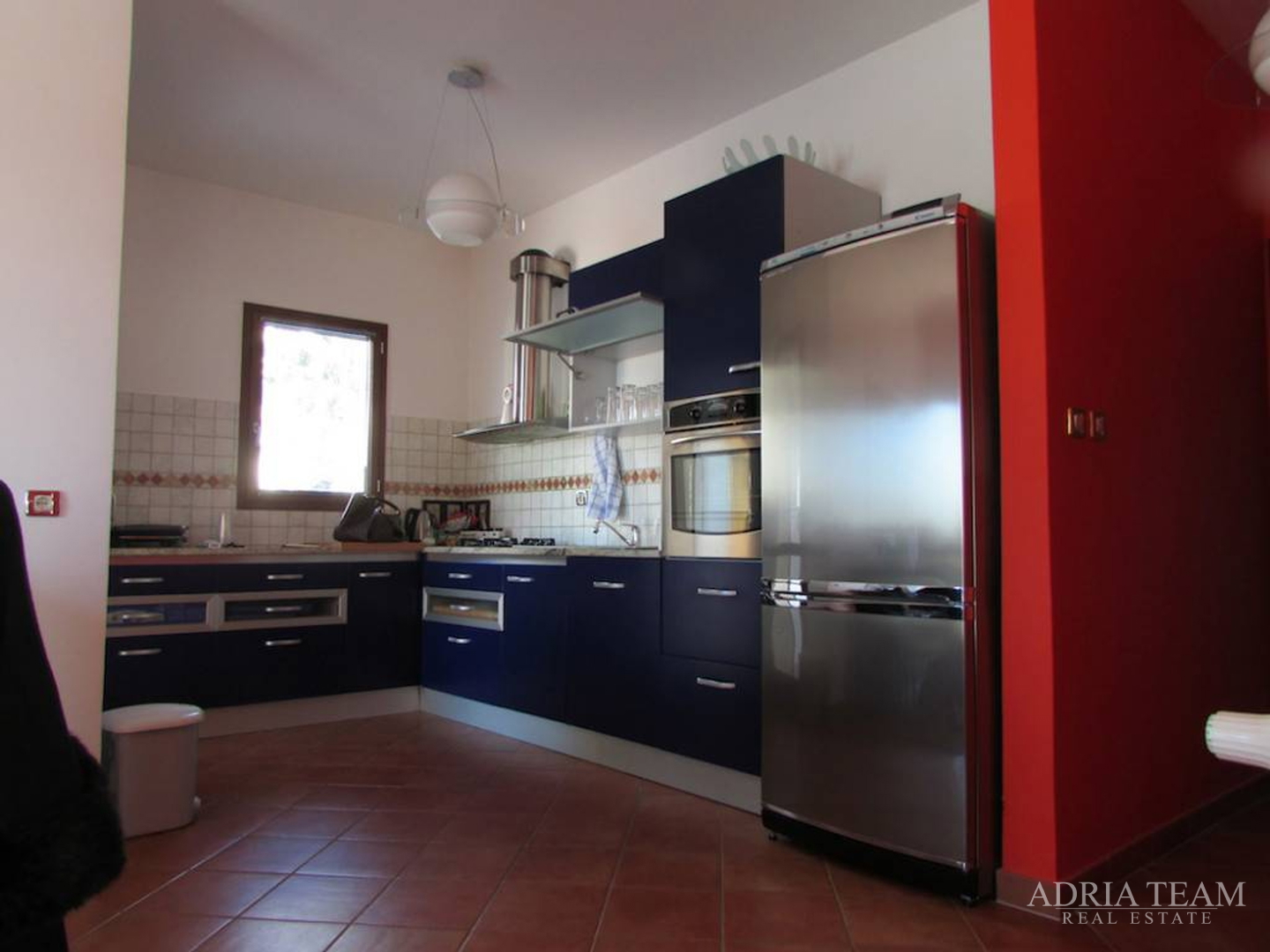 LUKSUZNA VILA S BAZENOM, RAŽANAC