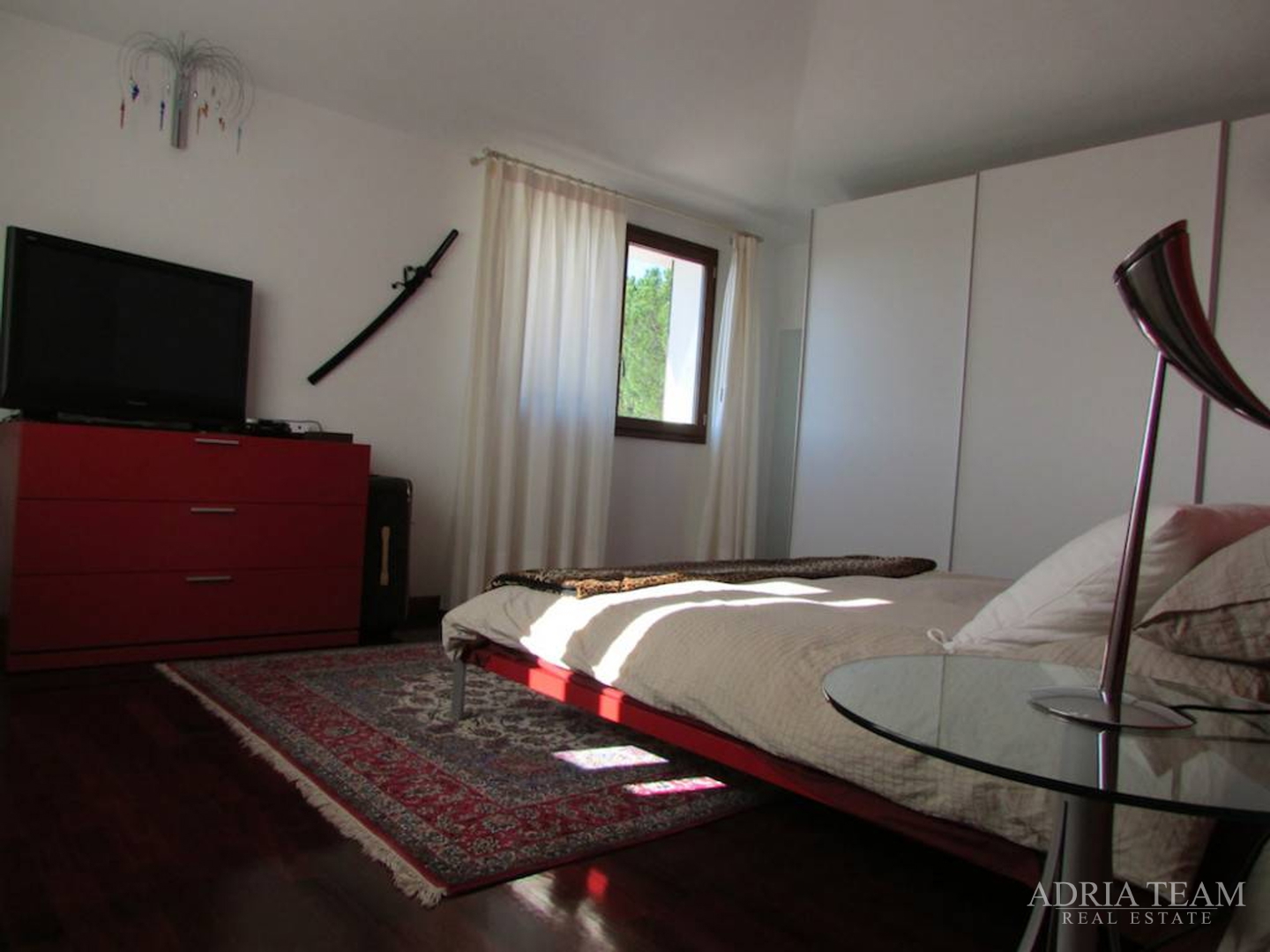 LUKSUZNA VILA S BAZENOM, RAŽANAC