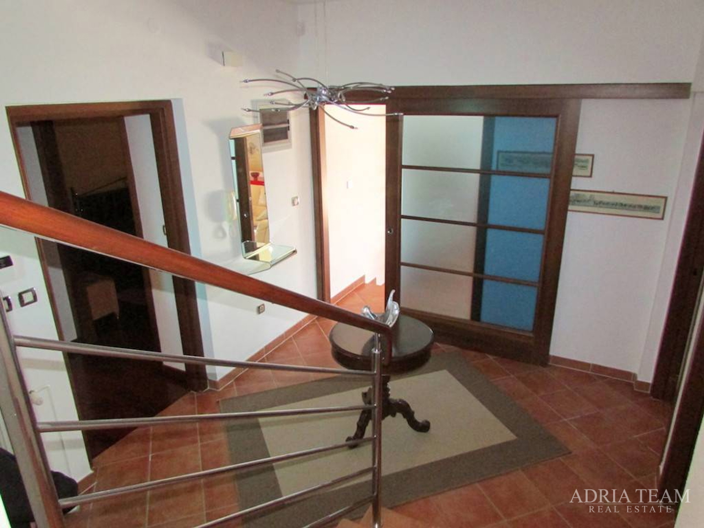 LUKSUZNA VILA S BAZENOM, RAŽANAC