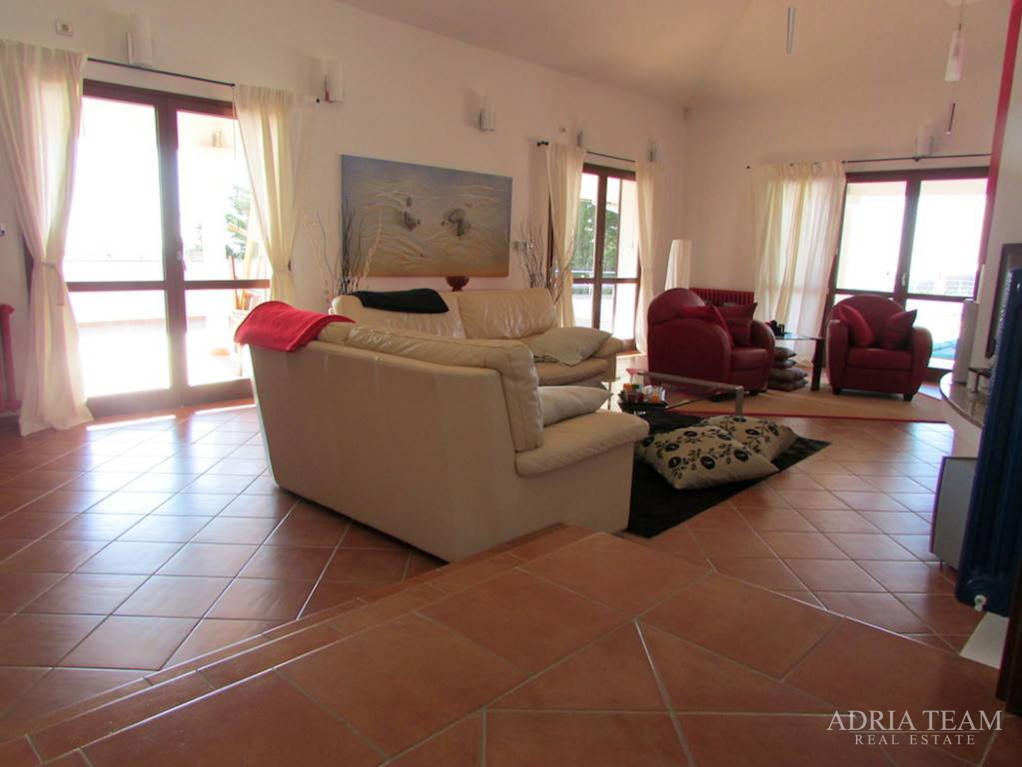 LUKSUZNA VILA S BAZENOM, RAŽANAC