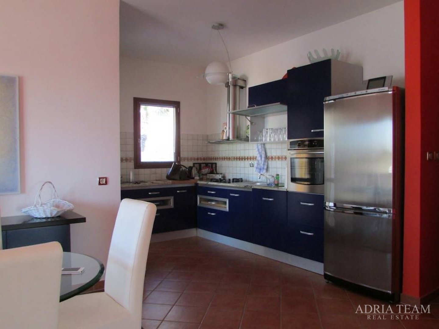 LUKSUZNA VILA S BAZENOM, RAŽANAC