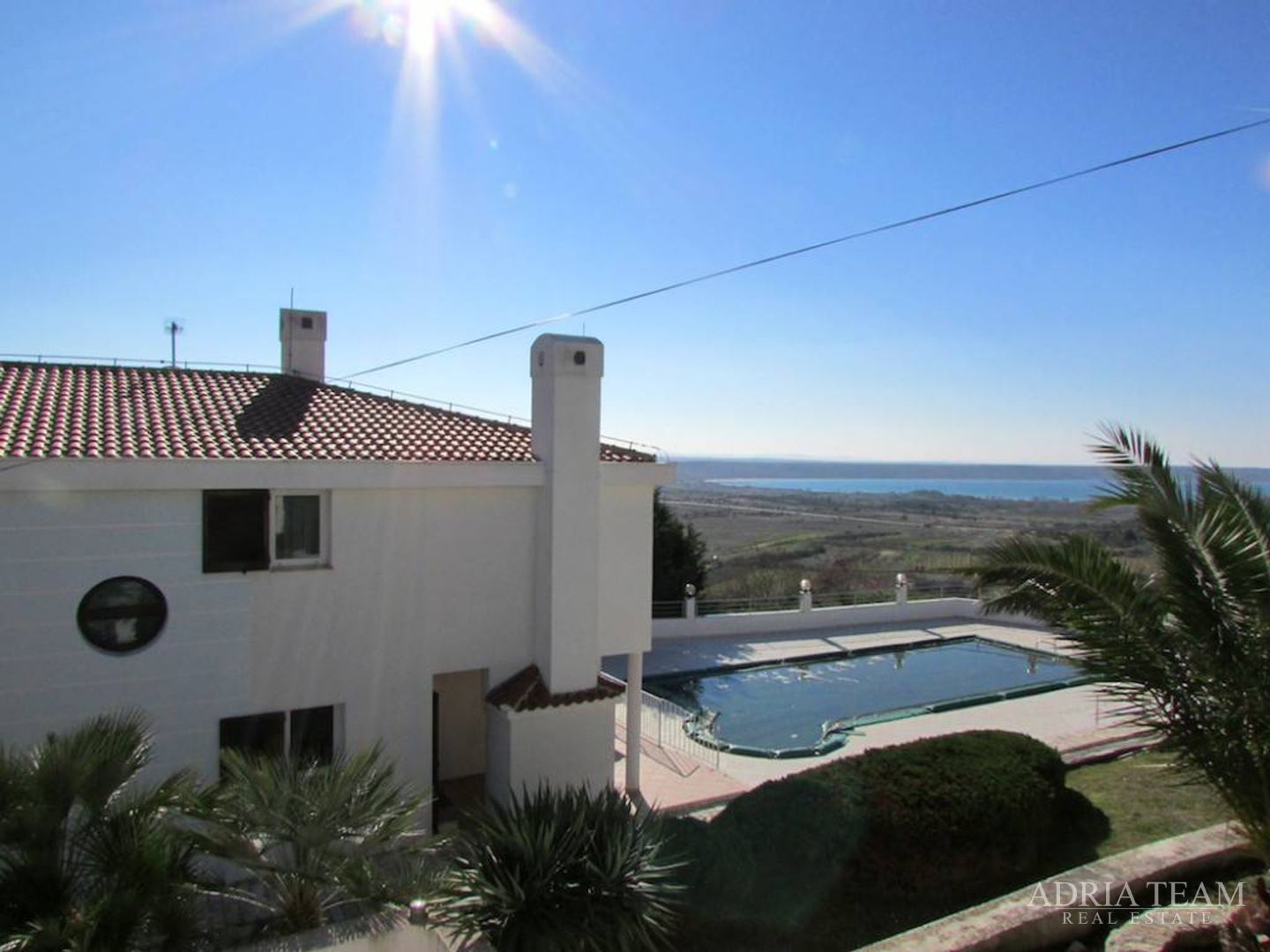 LUKSUZNA VILA S BAZENOM, RAŽANAC