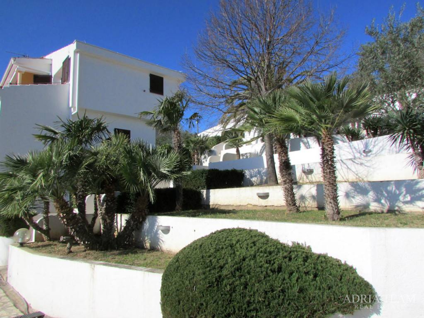 LUKSUZNA VILA S BAZENOM, RAŽANAC