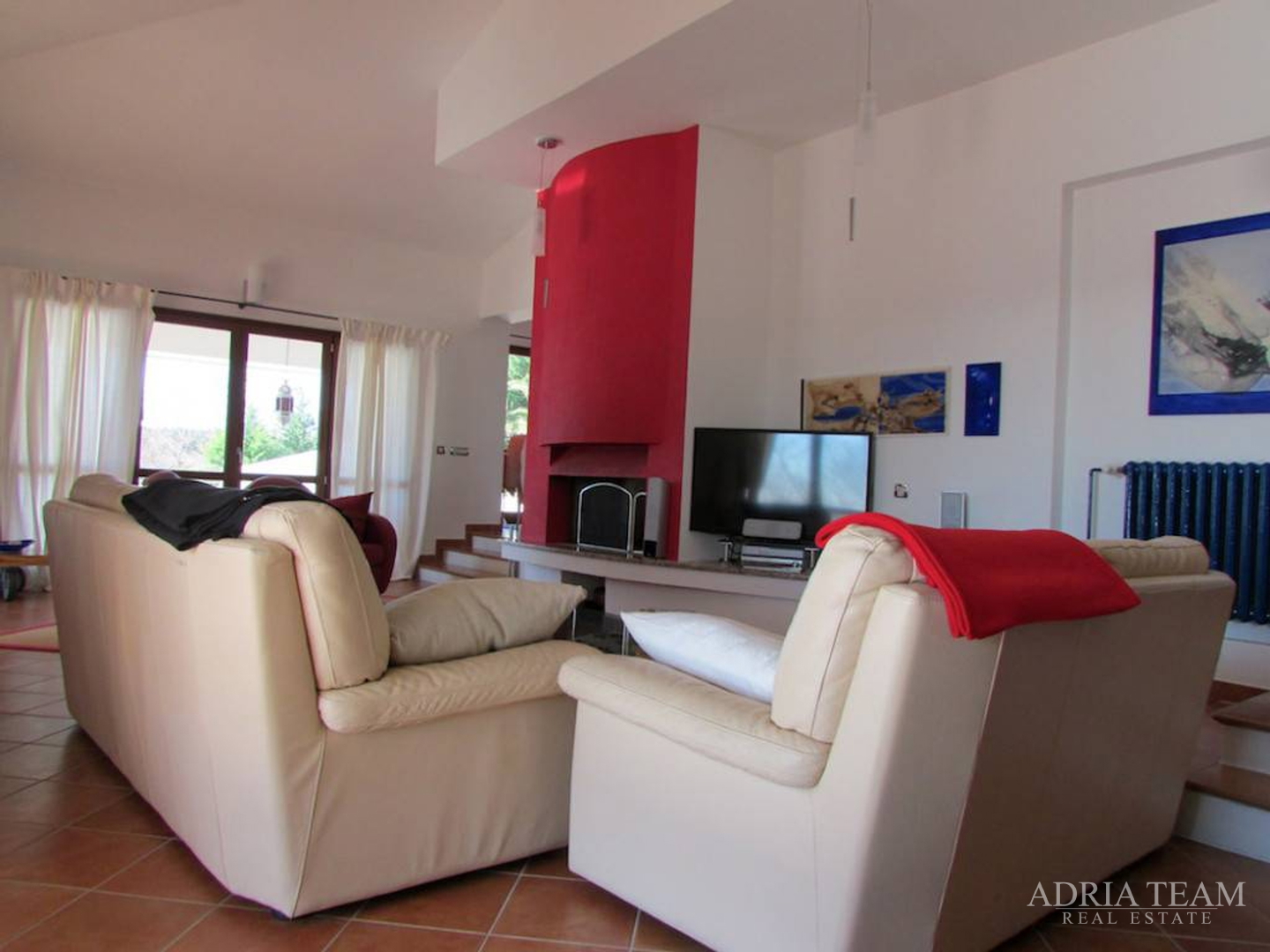 LUKSUZNA VILA S BAZENOM, RAŽANAC