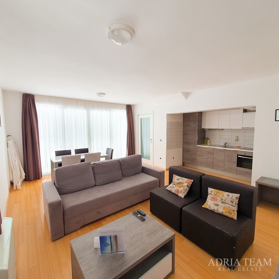 APARTMAN S DVIJE TERASE, DRUGI RED DO MORA - PETRČANE