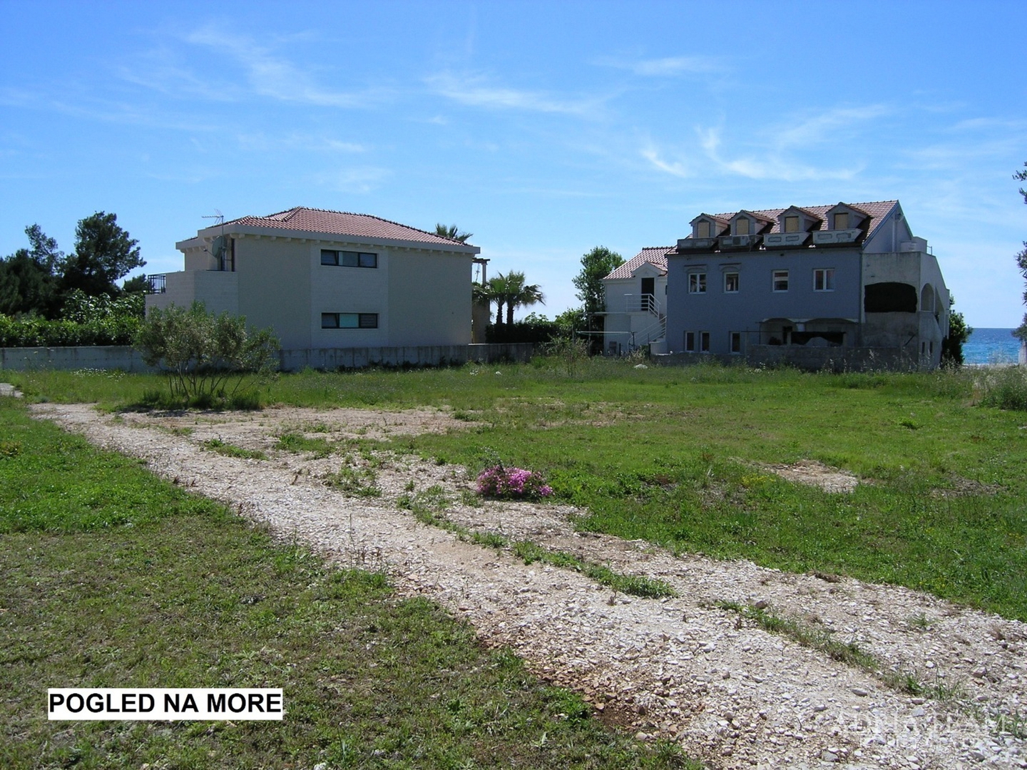 ZEMLJIŠTE - 2. RED DO MORA S IDEJNIM PROJEKTOM, ROGOZNICA