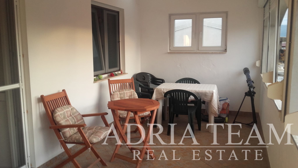 HOUSE WITH 2 RESIDENTIAL UNITS, 230 m FROM THE SEA, VIR
