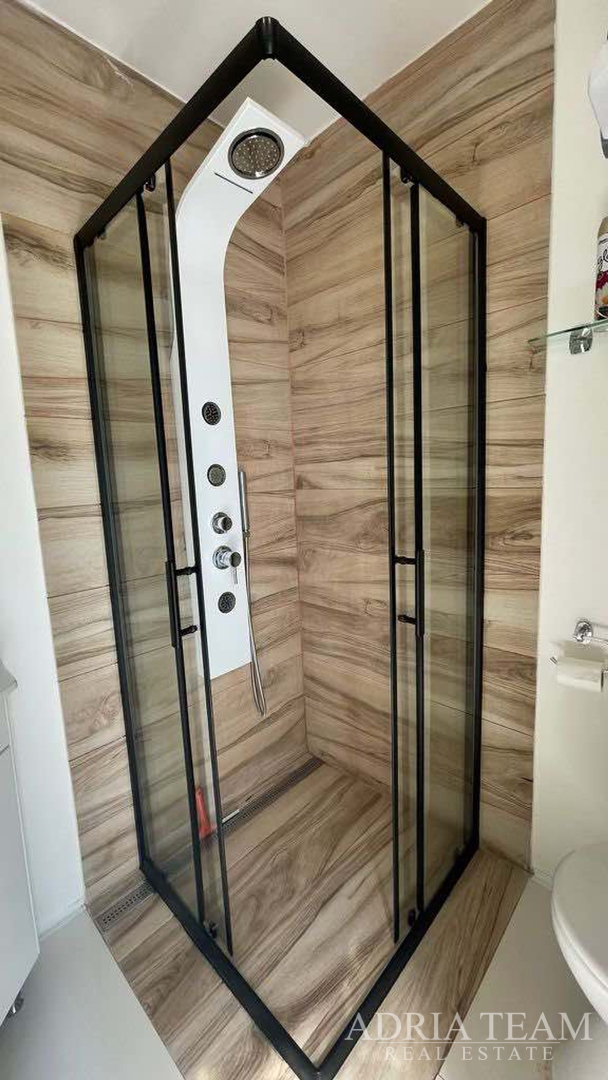 EINZIMMERAPARTMENT KOMPLETT RENOVIERT! 100 m VOM MEER, VIR - ZADAR