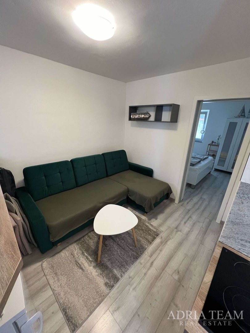 EINZIMMERAPARTMENT KOMPLETT RENOVIERT! 100 m VOM MEER, VIR - ZADAR