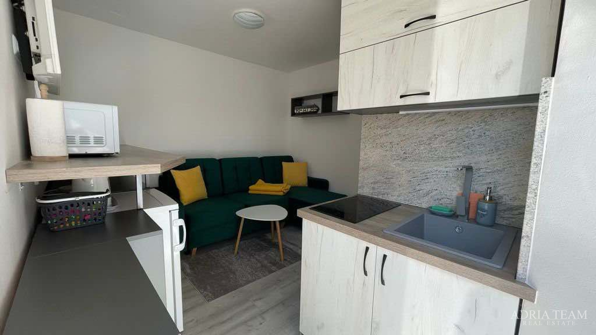 EINZIMMERAPARTMENT KOMPLETT RENOVIERT! 100 m VOM MEER, VIR - ZADAR