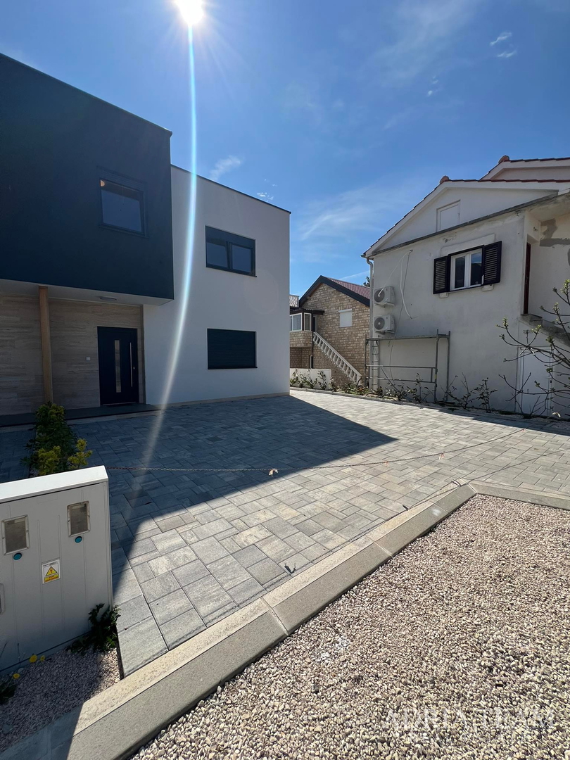 POLOVICA DVOJNE KUĆE,  NOVOGRADNJA - VIR