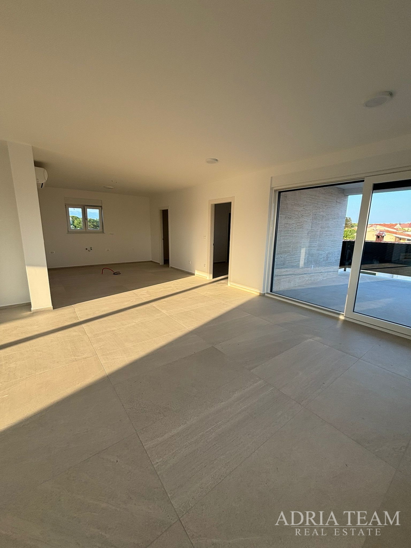 APARTMENT NEAR THE BEACH, NEW CONSTRUCTION, 150 m FROM THE SEA - PRIVLAKA