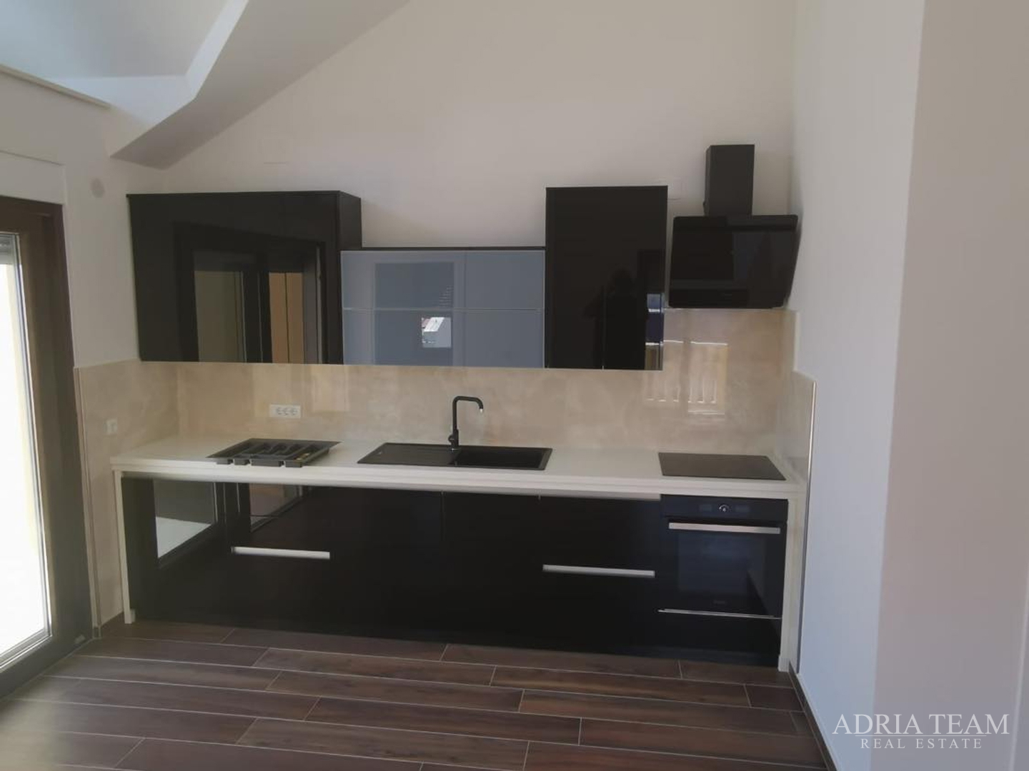 LUKSUZNI APARTMAN - 1. RED DO MORA