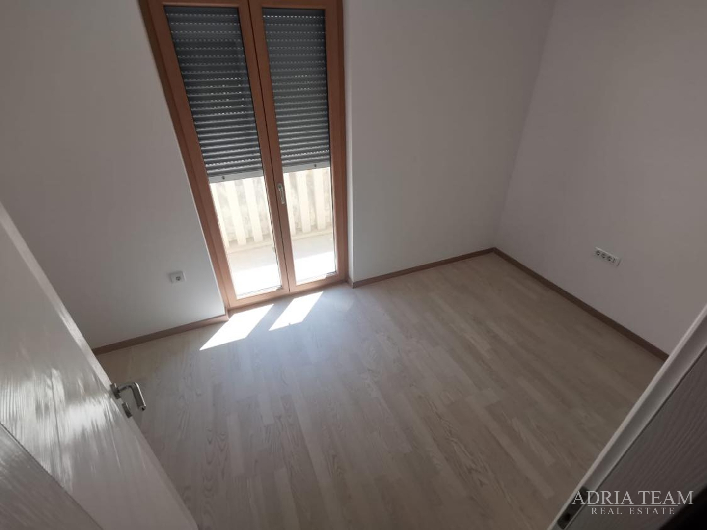 LUKSUZNI APARTMAN - 1. RED DO MORA
