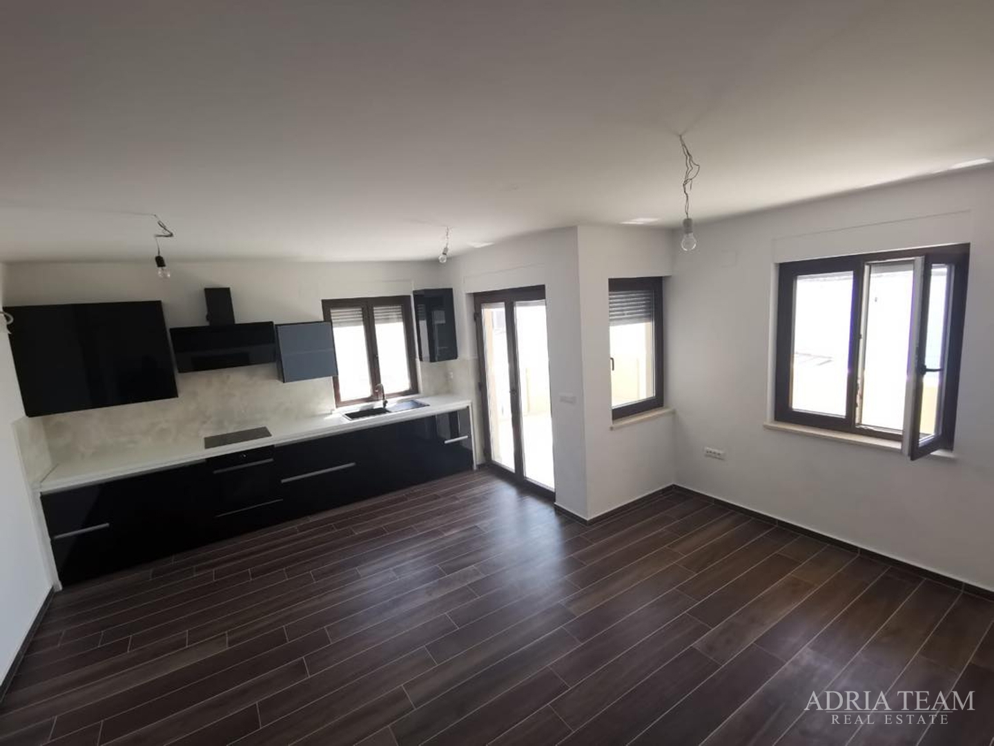LUKSUZNI APARTMAN - 1. RED DO MORA