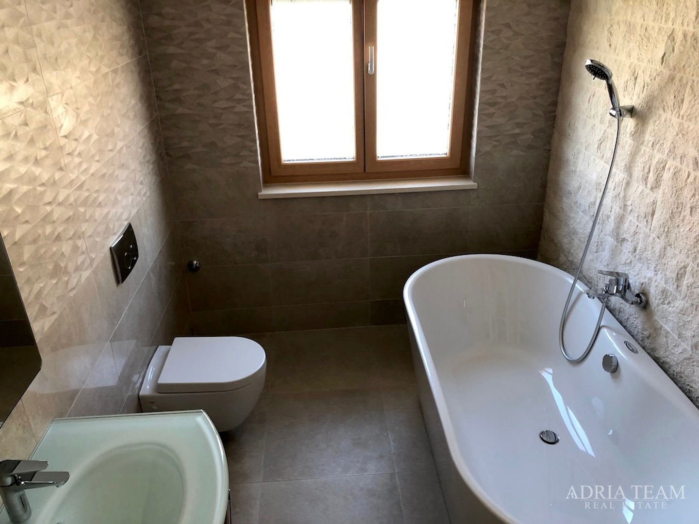 LUKSUZNI APARTMAN - 1. RED DO MORA
