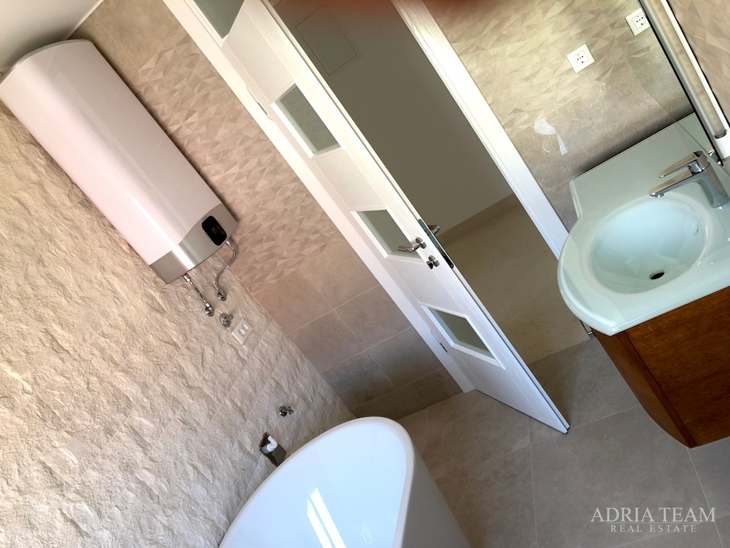 LUKSUZNI APARTMAN - 1. RED DO MORA