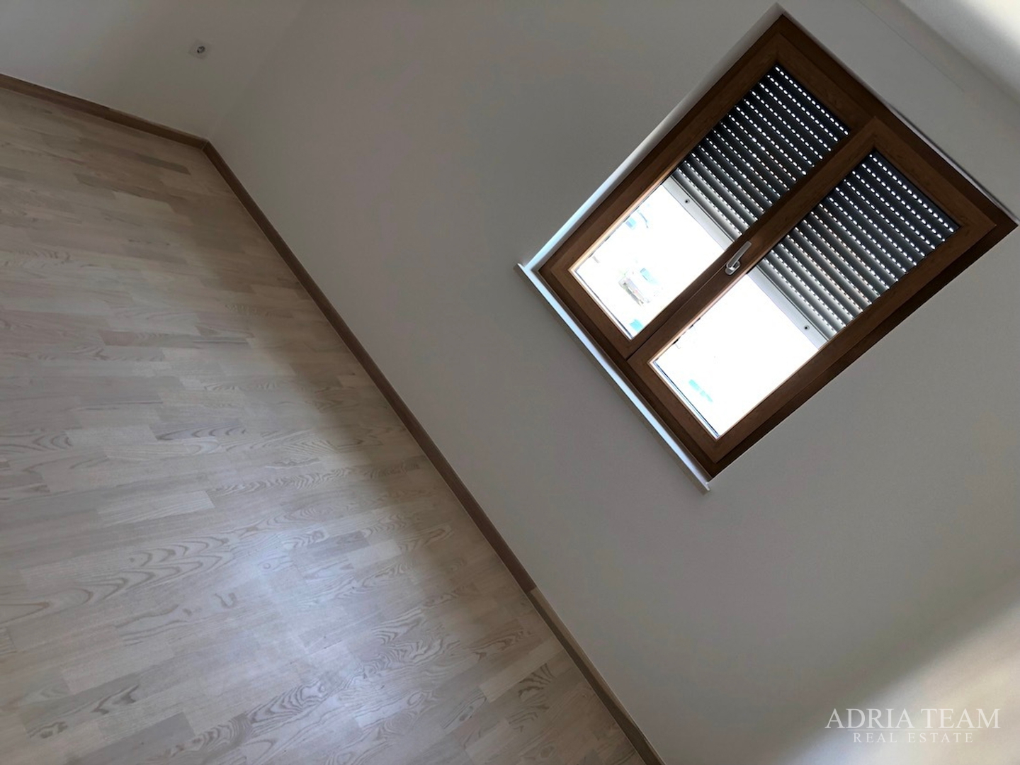 LUKSUZNI APARTMAN - 1. RED DO MORA