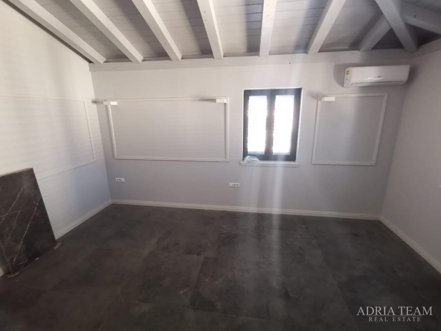 LUXUSVILLEN MIT POOL, 2. REIHE AM MEER, PAŠMAN