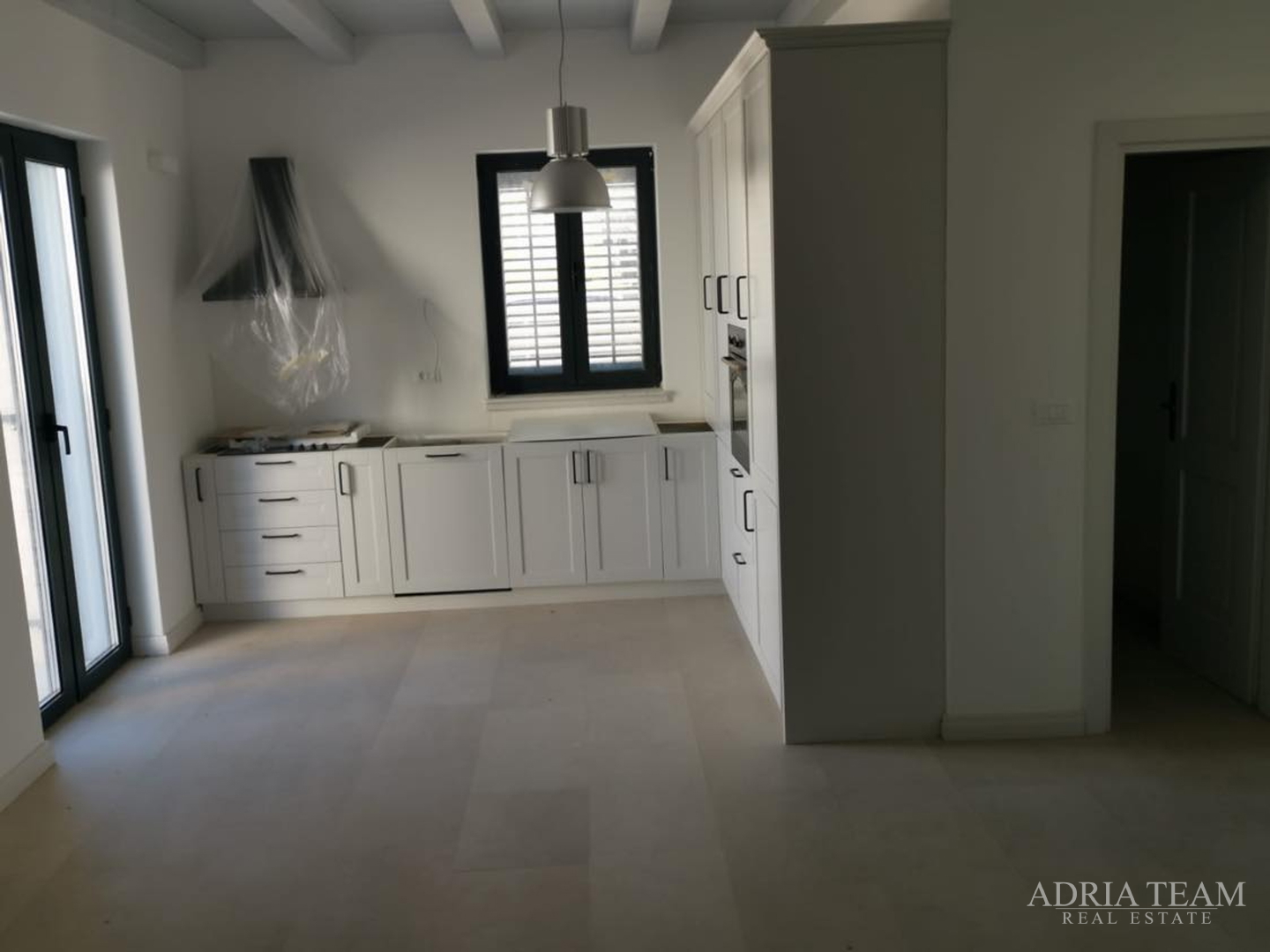 LUXUSVILLEN MIT POOL, 2. REIHE AM MEER, PAŠMAN