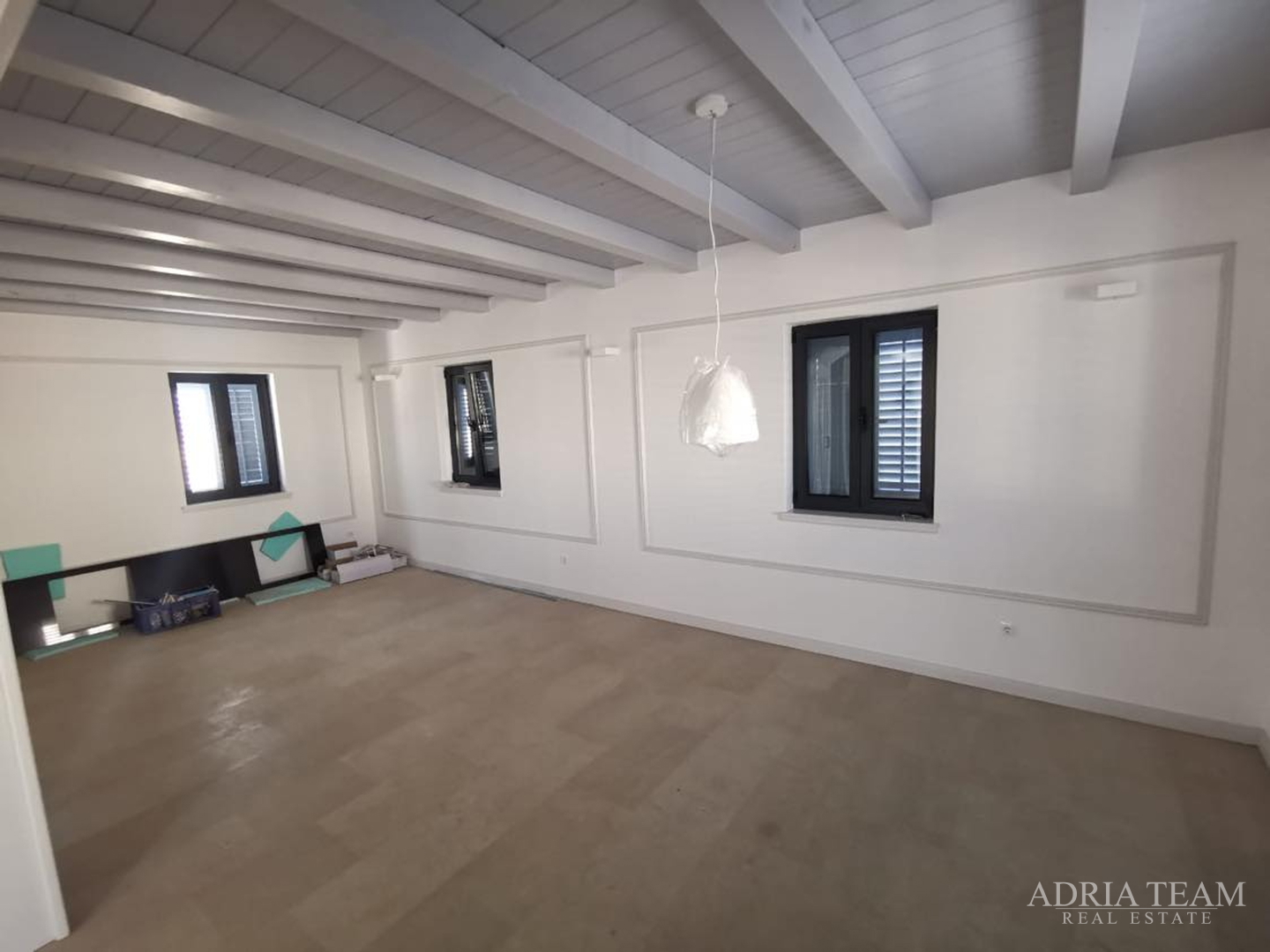 LUXUSVILLEN MIT POOL, 2. REIHE AM MEER, PAŠMAN