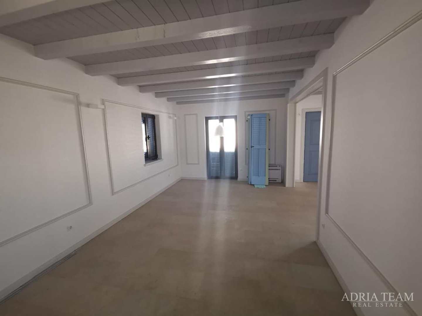 LUXUSVILLEN MIT POOL, 2. REIHE AM MEER, PAŠMAN