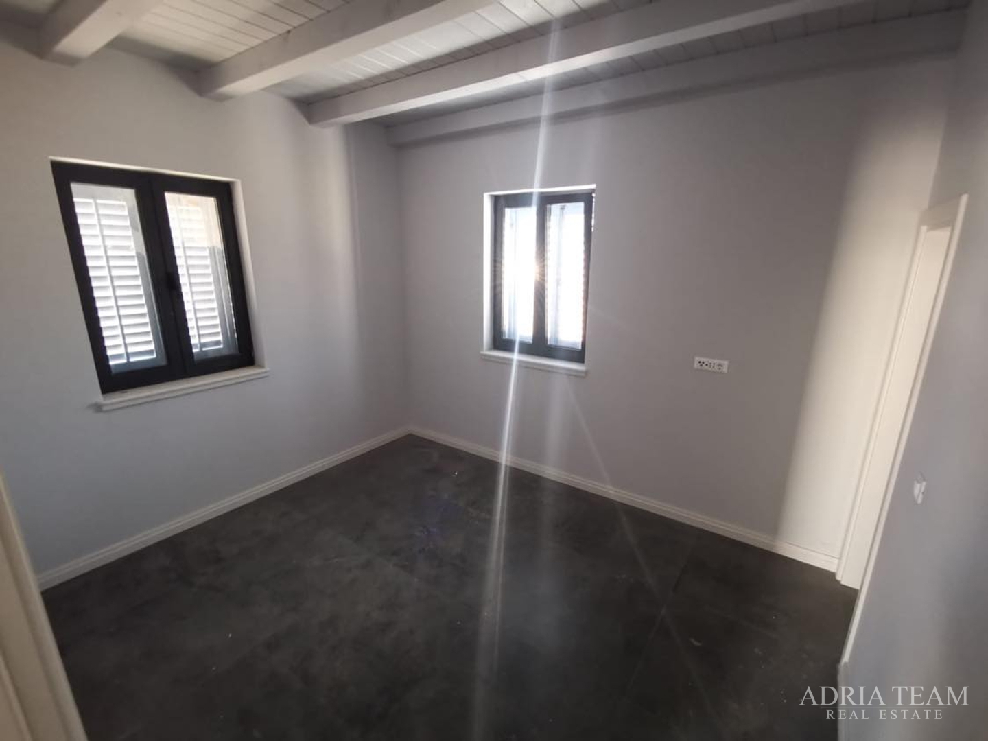 LUXUSVILLEN MIT POOL, 2. REIHE AM MEER, PAŠMAN