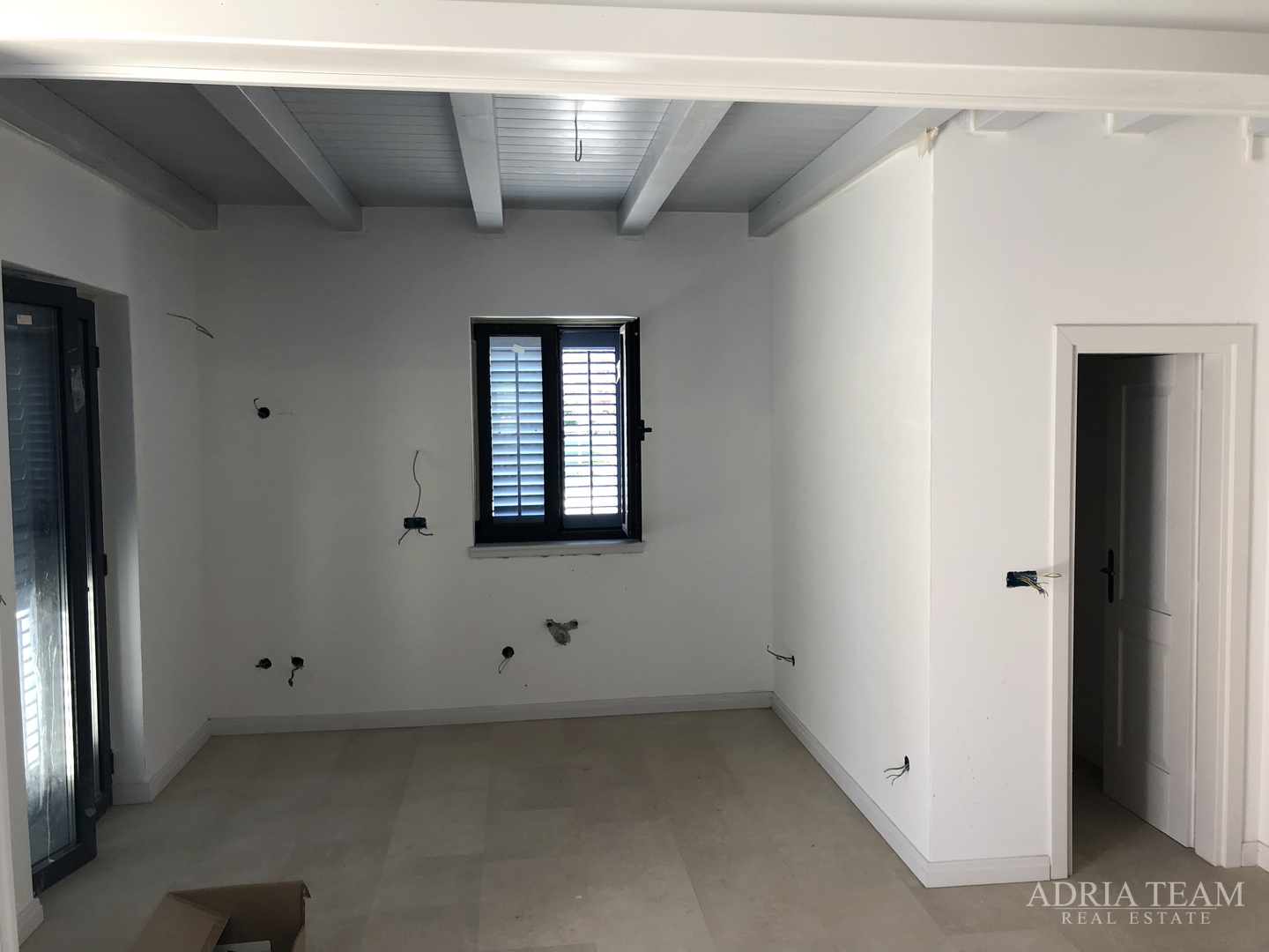 LUXUSVILLEN MIT POOL, 2. REIHE AM MEER, PAŠMAN