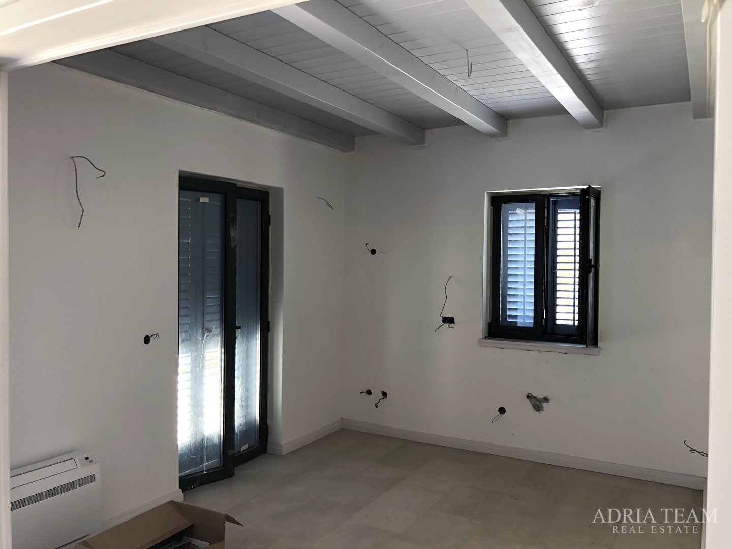 LUXUSVILLEN MIT POOL, 2. REIHE AM MEER, PAŠMAN