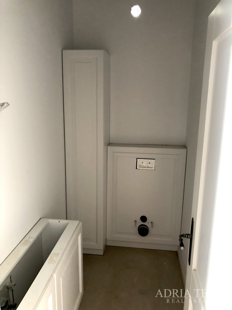 LUXUSVILLEN MIT POOL, 2. REIHE AM MEER, PAŠMAN