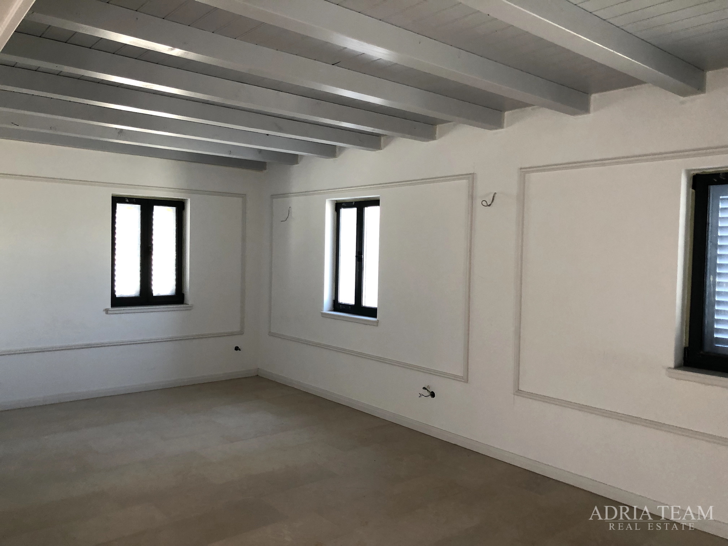 LUXUSVILLEN MIT POOL, 2. REIHE AM MEER, PAŠMAN