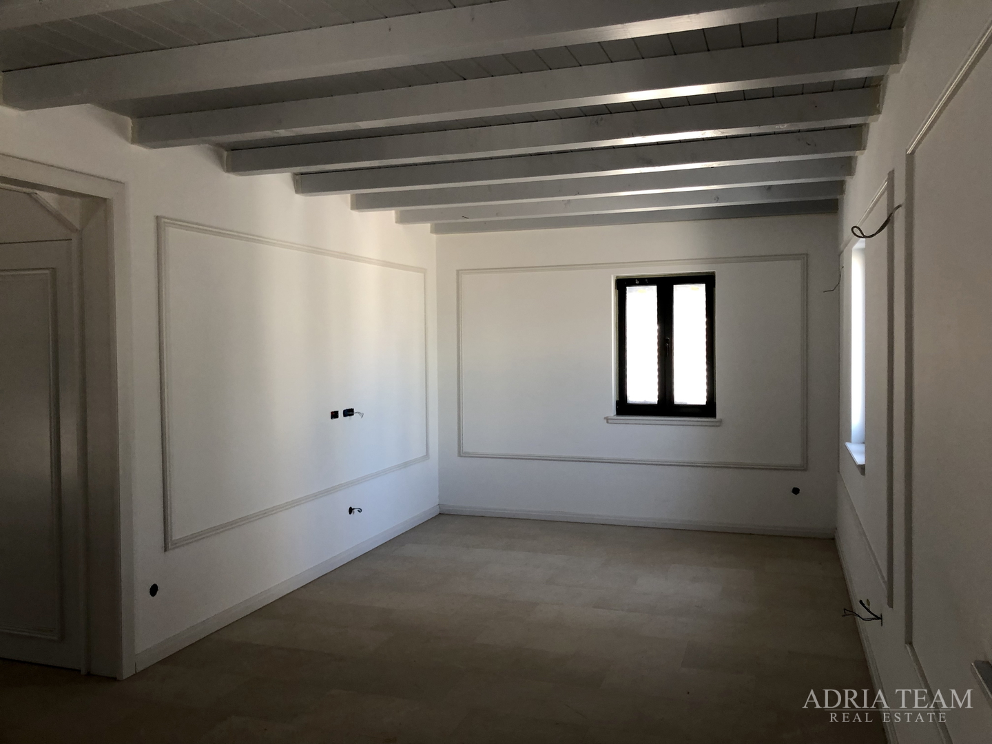 LUXUSVILLEN MIT POOL, 2. REIHE AM MEER, PAŠMAN