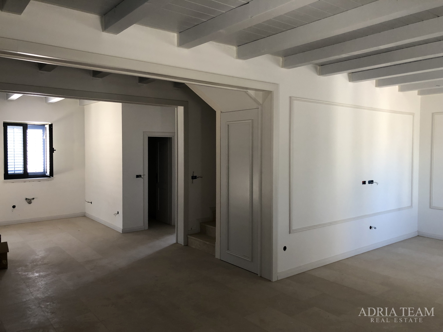 LUXUSVILLEN MIT POOL, 2. REIHE AM MEER, PAŠMAN