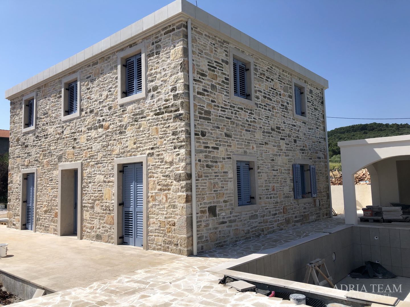 LUXUSVILLEN MIT POOL, 2. REIHE AM MEER, PAŠMAN