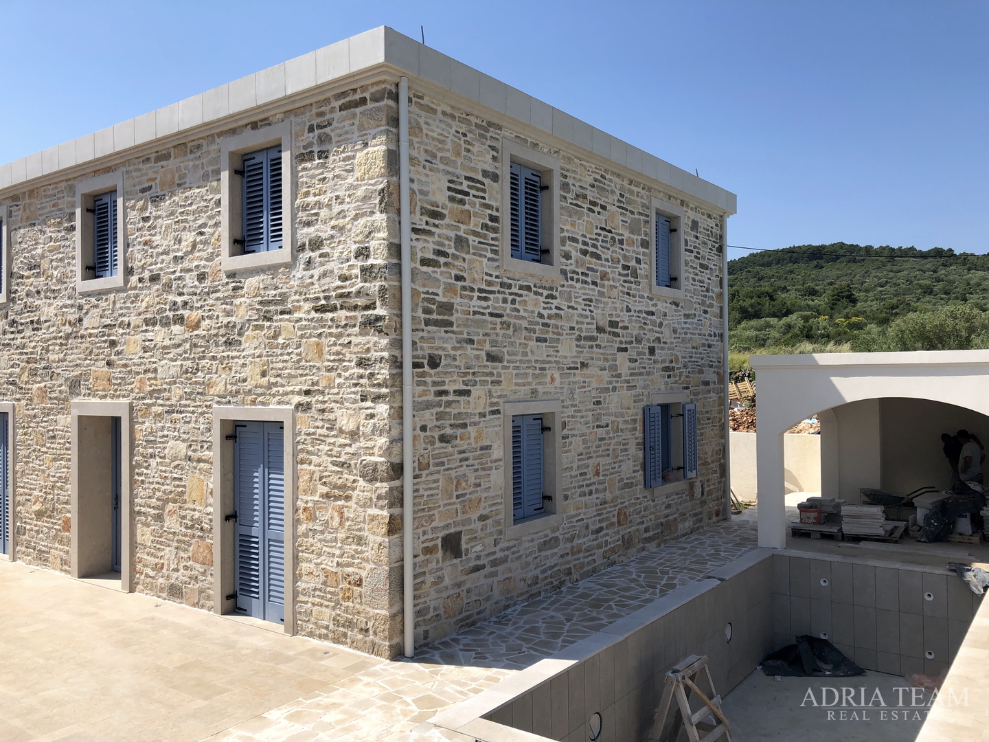 LUXUSVILLEN MIT POOL, 2. REIHE AM MEER, PAŠMAN