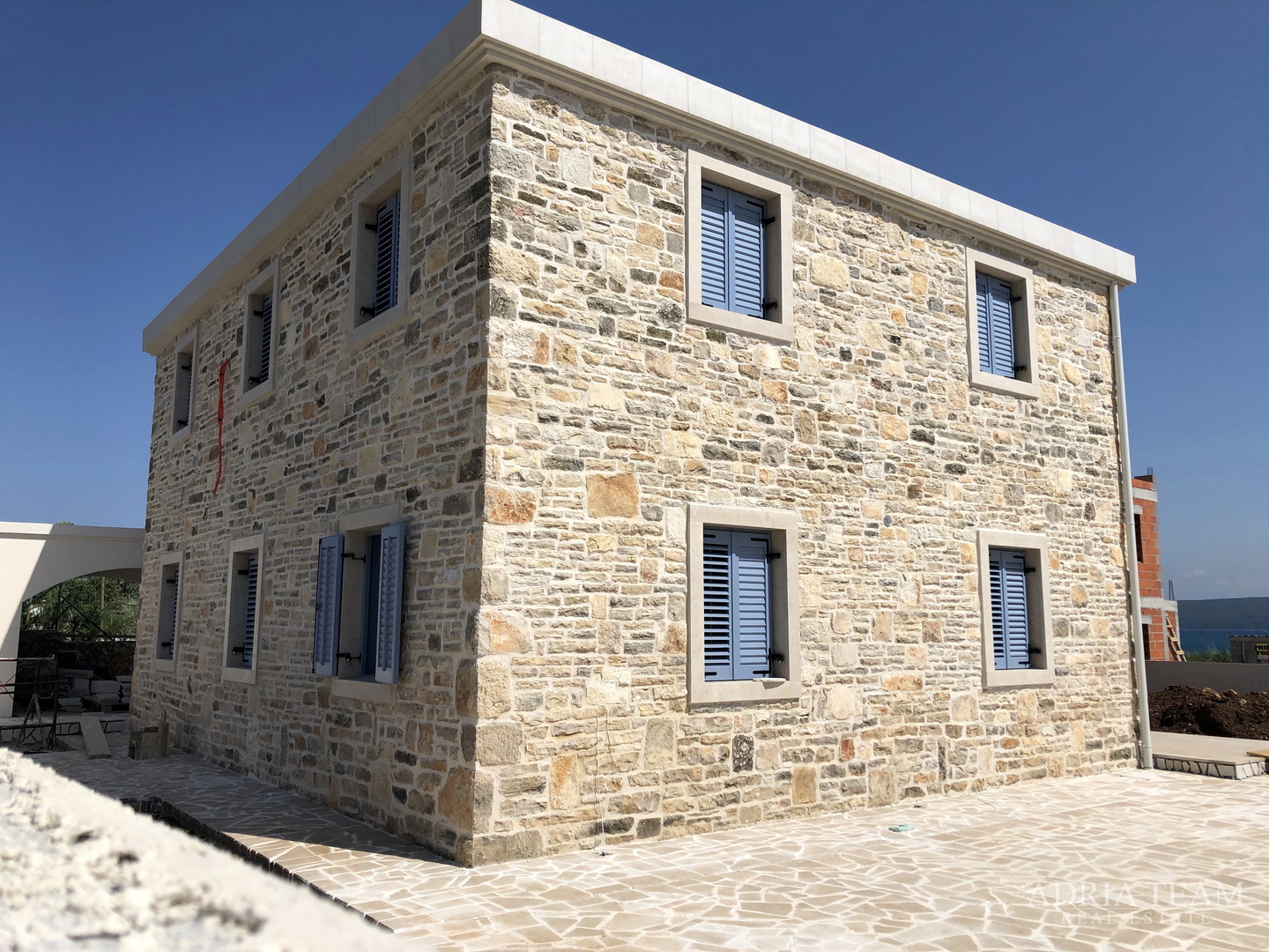 LUXUSVILLEN MIT POOL, 2. REIHE AM MEER, PAŠMAN