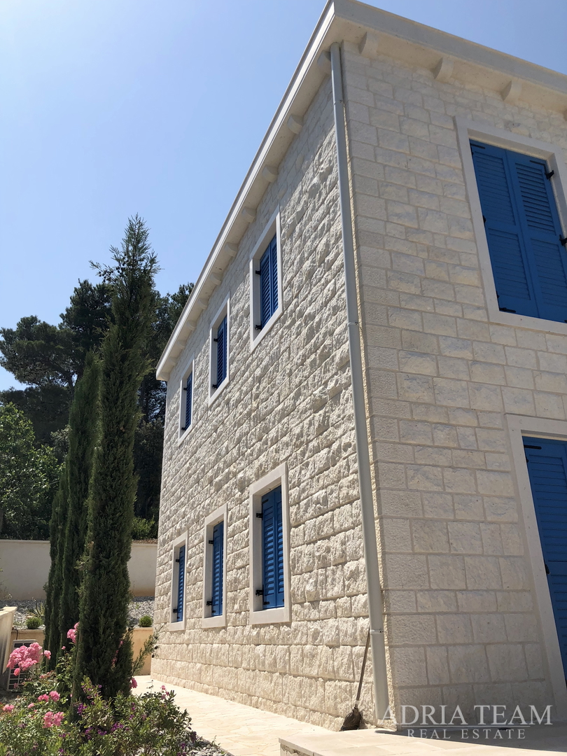 LUXUSVILLEN MIT POOL, 2. REIHE AM MEER, PAŠMAN