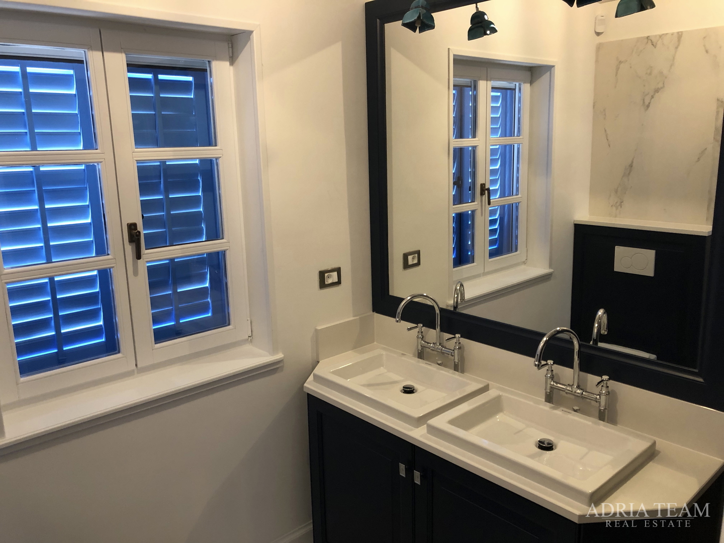 LUXUSVILLEN MIT POOL, 2. REIHE AM MEER, PAŠMAN