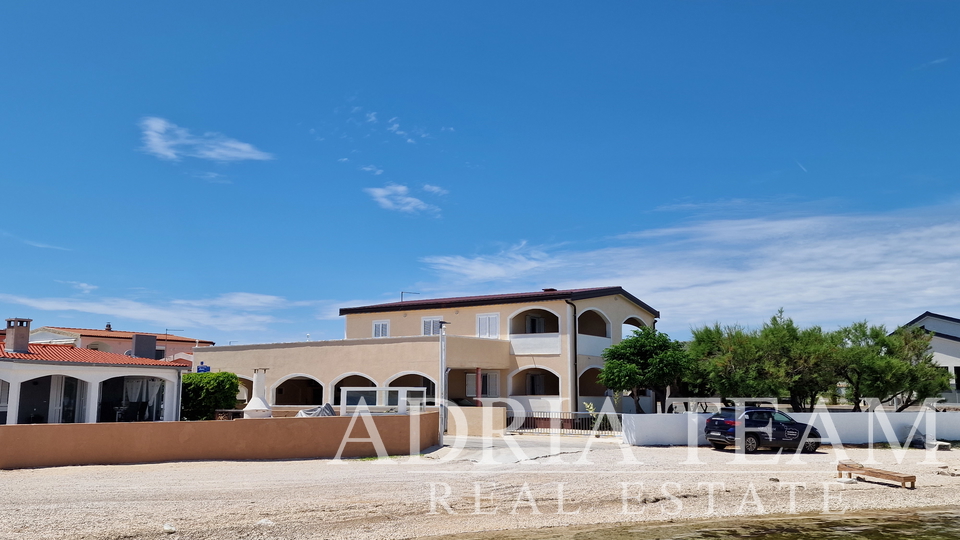 APARTMENT HOUSE - FIRST ROW TO THE SEA