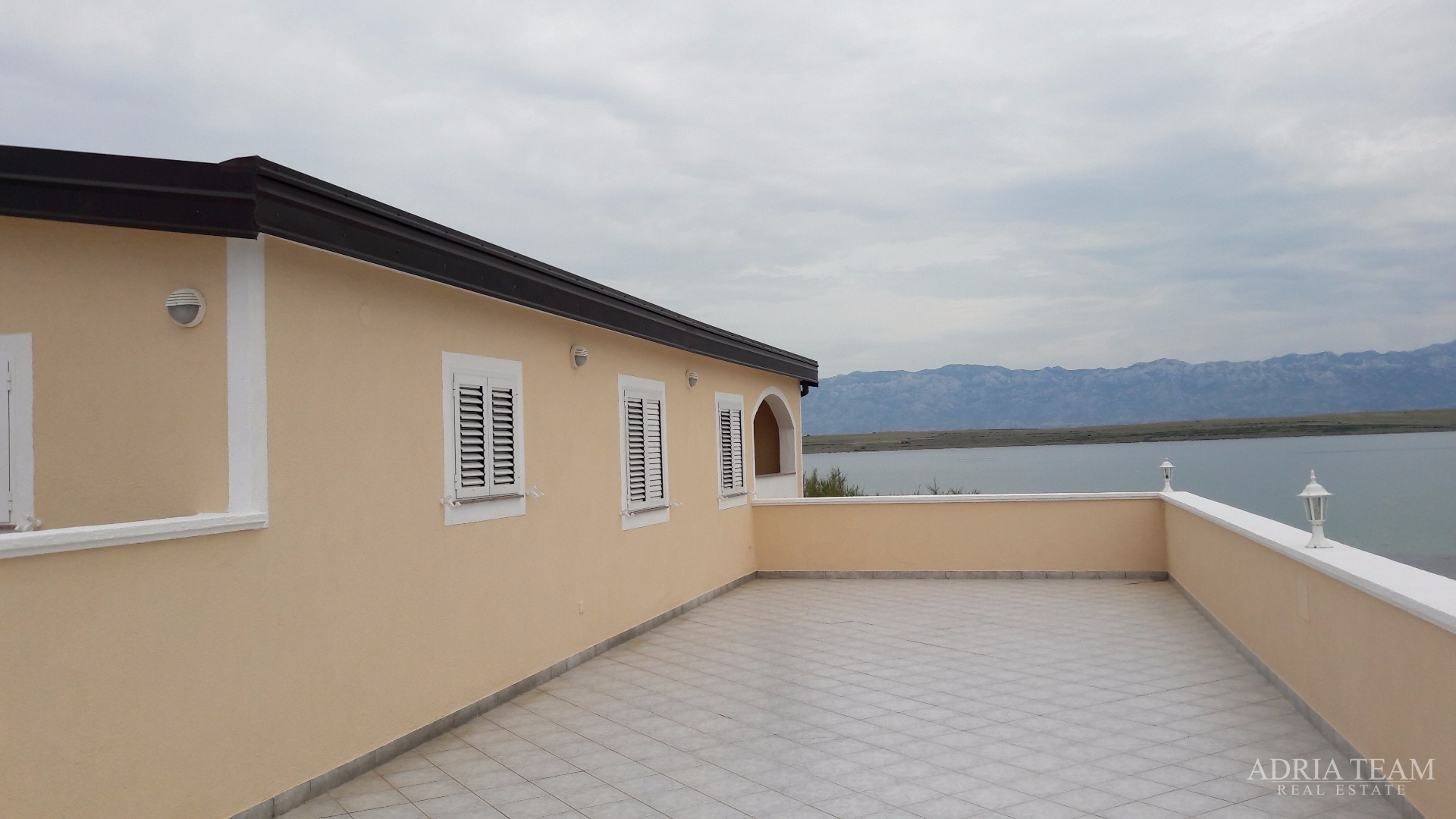 APARTMANSKA KUĆA - 1. RED DO MORA