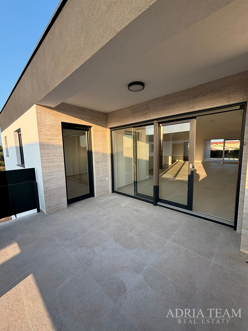 APARTMENT NEAR THE BEACH, NEW CONSTRUCTION, 150 m FROM THE SEA - PRIVLAKA